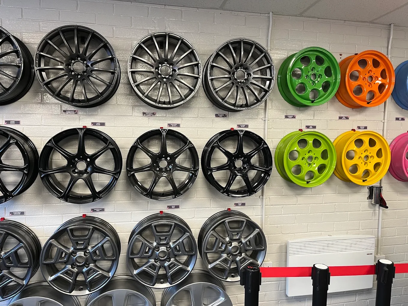 WheelRight display of alloy wheel finishes