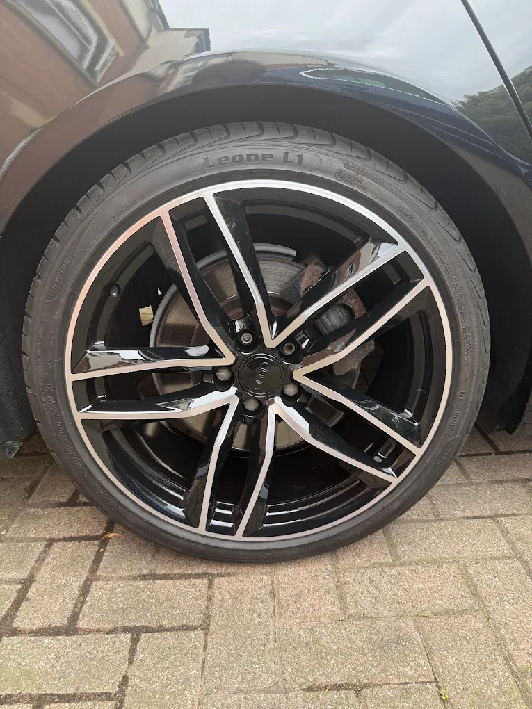 Diamond cut alloy wheel finish